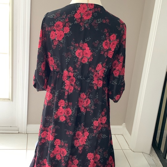 Torrid size 2 Floral Georgette Surplice Blouse - Picture 3 of 4